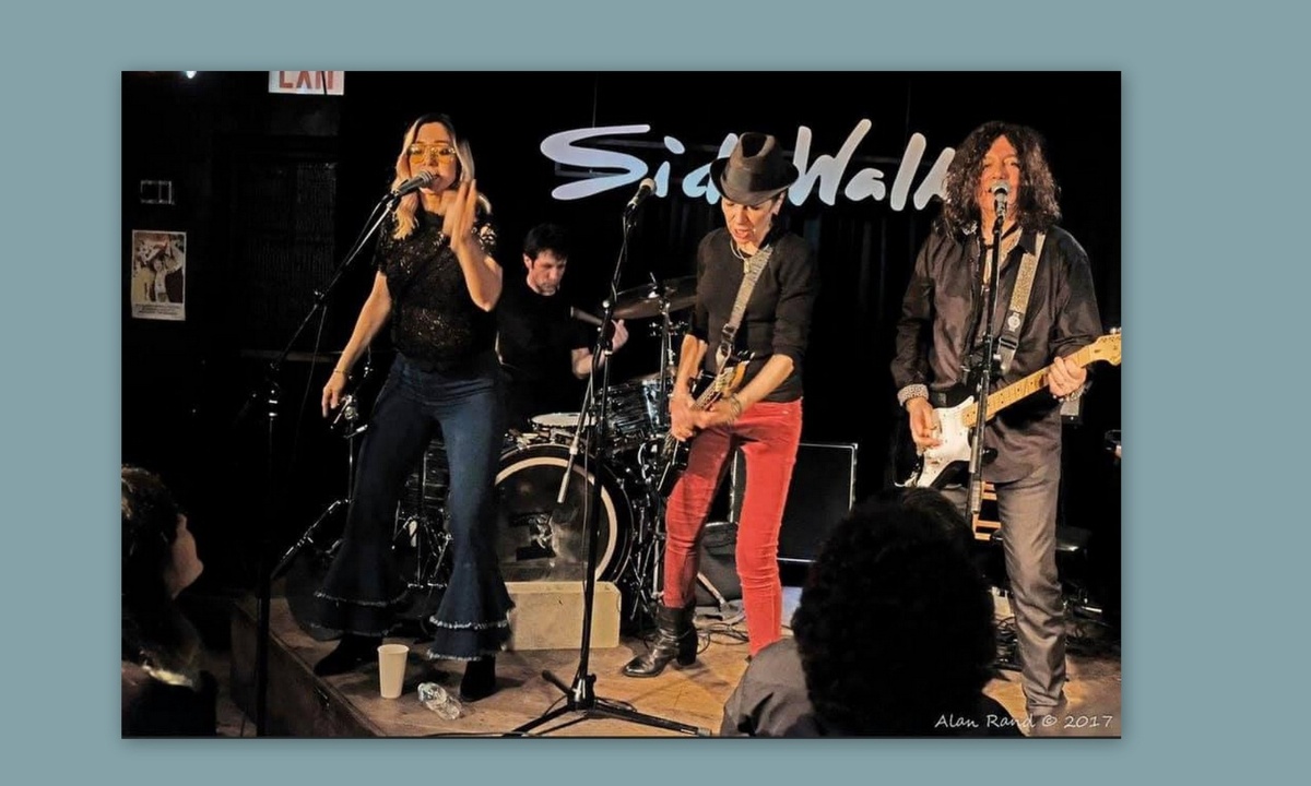 Συγκλονιστικό! «Ο κορονοϊός πήρε τον πατέρα μου. Μου δόθηκαν δύο λεπτά για να τον αποχαιρετήσω»