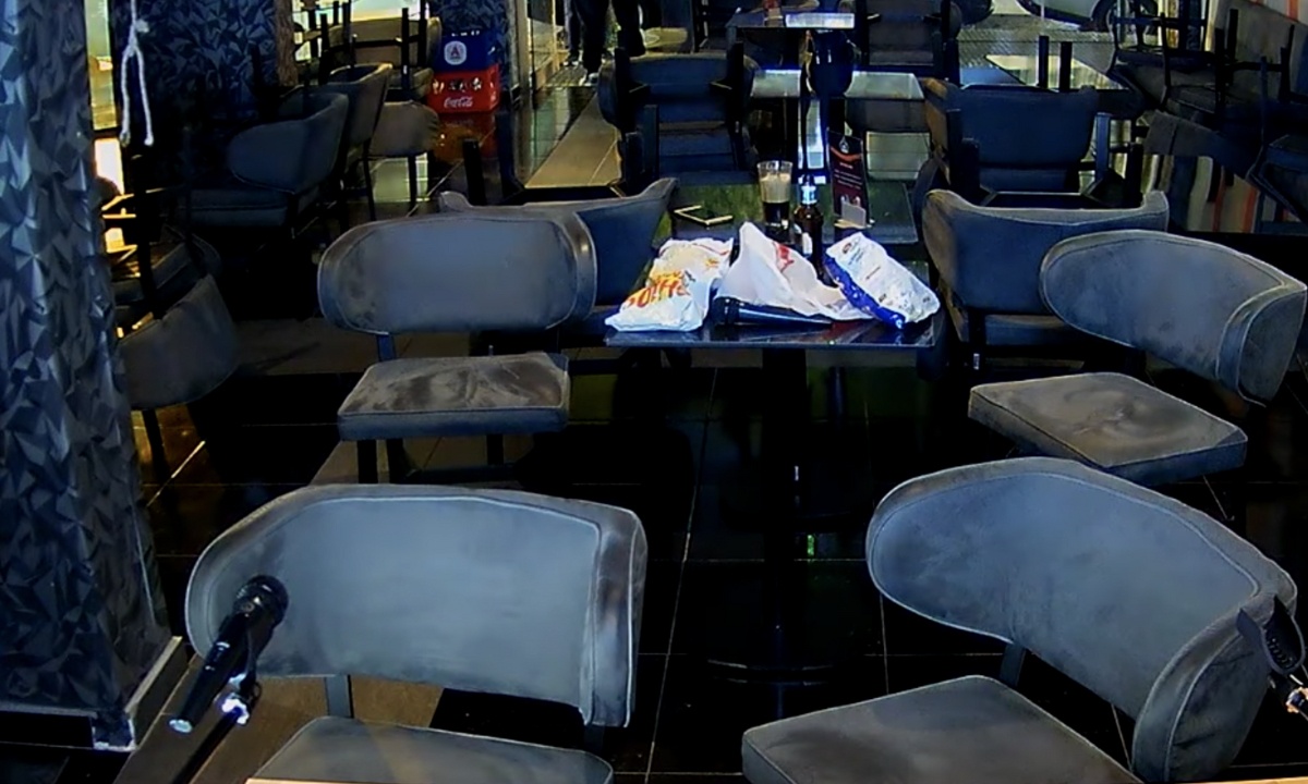 Θεσσαλονίκη: Η αστυνομία διέκοψε τη ζωντανή εκπομπή αθλητικού δημοσιογράφου (video)