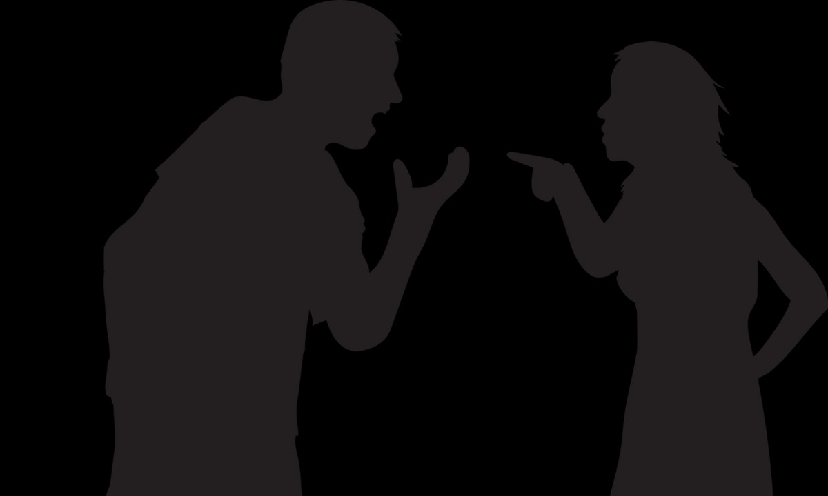 Πλακώθηκε με τον φίλο της και χτυπούσε κουδούνια μόνο με την πετσέτα της (pics+vid)