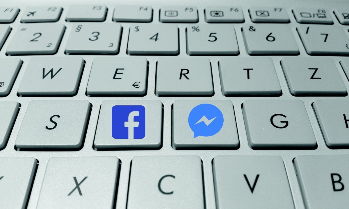 Facebook: Γνωρίζεις γιατί έχει μπλε χρώμα;