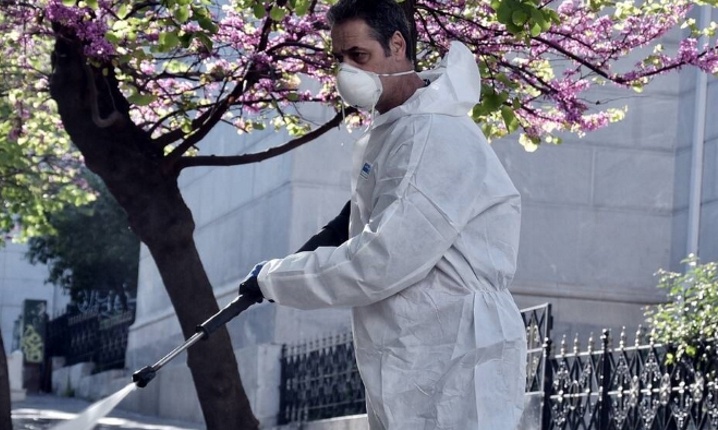 Κορονοϊός: Ιολόγος προτείνει επιστροφή στα γήπεδα με μάσκες