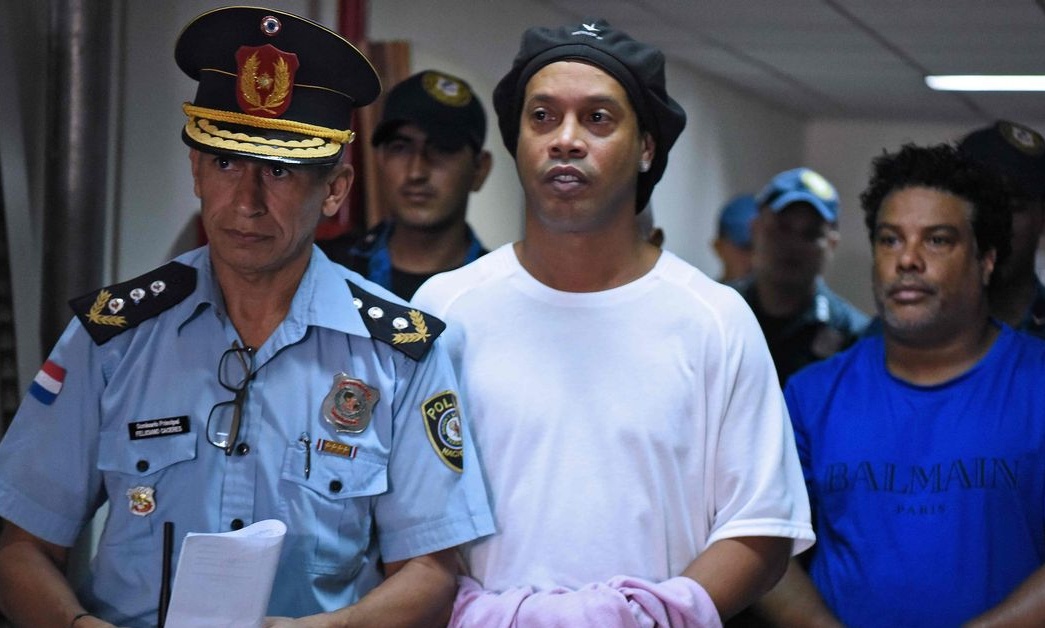 Ροναλντίνιο: «Προσεύχομαι να τελειώσει σύντομα όλο αυτό»