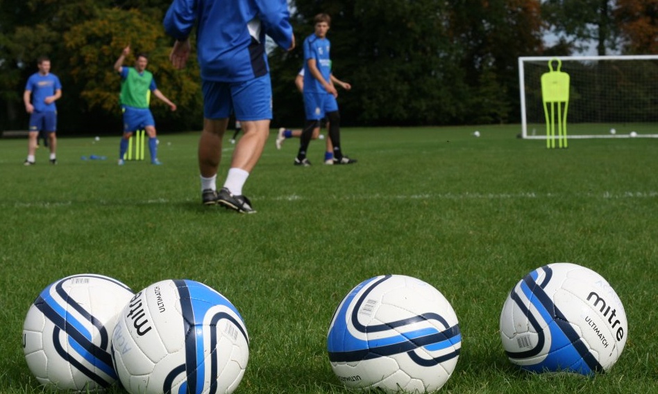 Κορονοϊός: Αντιδράσεις στην Τσεχία για την επιστροφή στη δράση