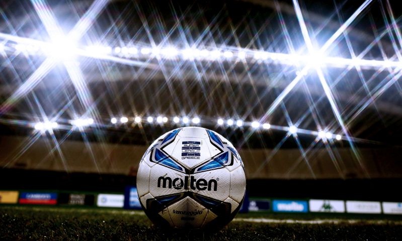 Super League: Καταδίκασε τις αφίσες στον Πειραιά