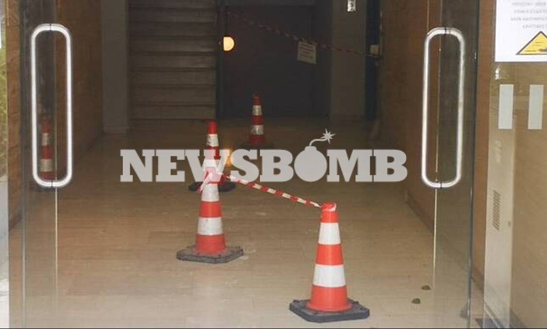 Φρίκη στην Καλλιθέα: Της έριξαν βιτριόλι στο πρόσωπο - Οι πρώτες εικόνες από το σημείο