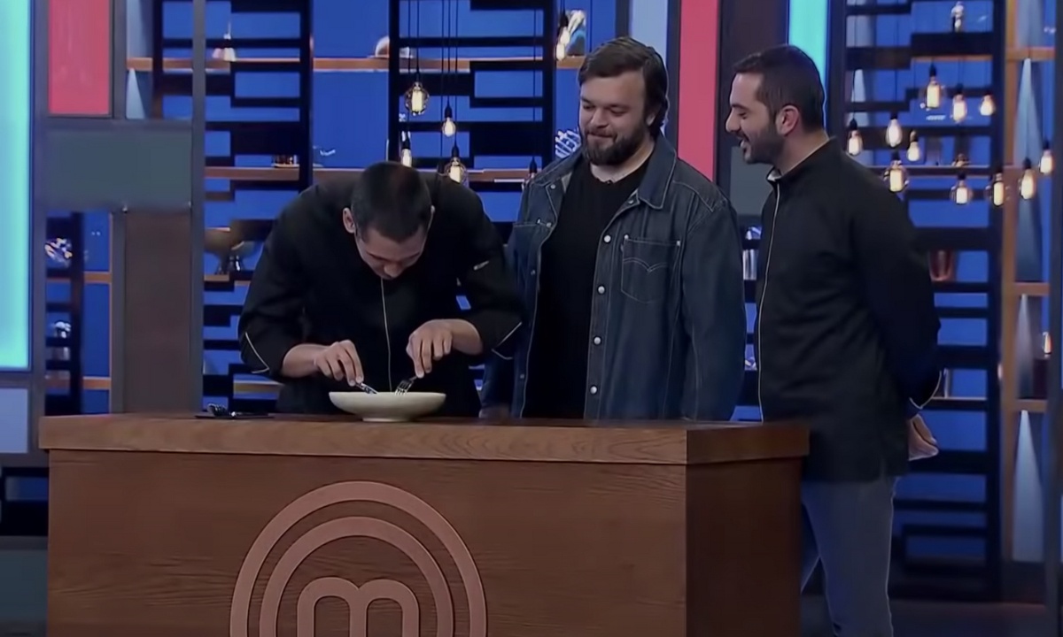 MasterChef: Ο Κοντιζάς βρήκε κόκαλο στο πιάτο του Κουτσόπουλου (video)