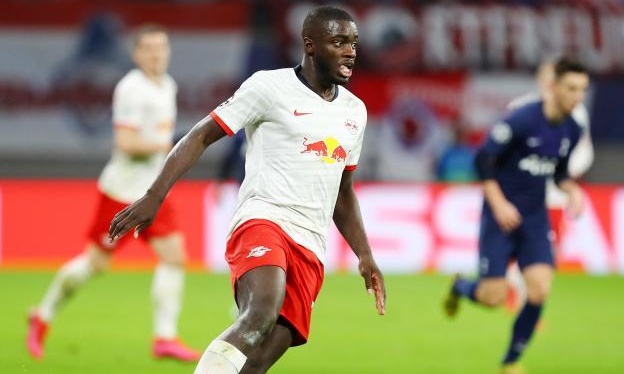 Γερμανία: «Μάχη» για τον Ουπαμεκανό