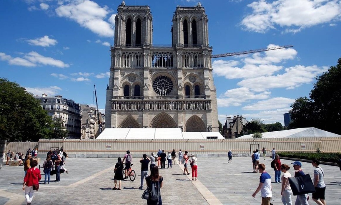 Παναγία των Παρισίων: Ανοίγει ο προαύλιος χώρος του ναού-Πρώτη φορά μετά την καταστροφική πυρκαγιά