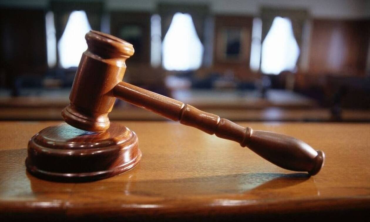 Ένταση στη δίκη για τον ομαδικό βιασμό 19χρονης με αναπηρία στη Ρόδο