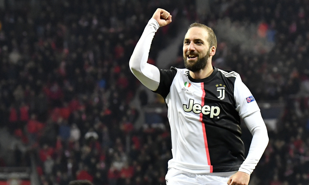 Ανησυχία στη Γιουβέντους για Ιγκουαϊν (photos)