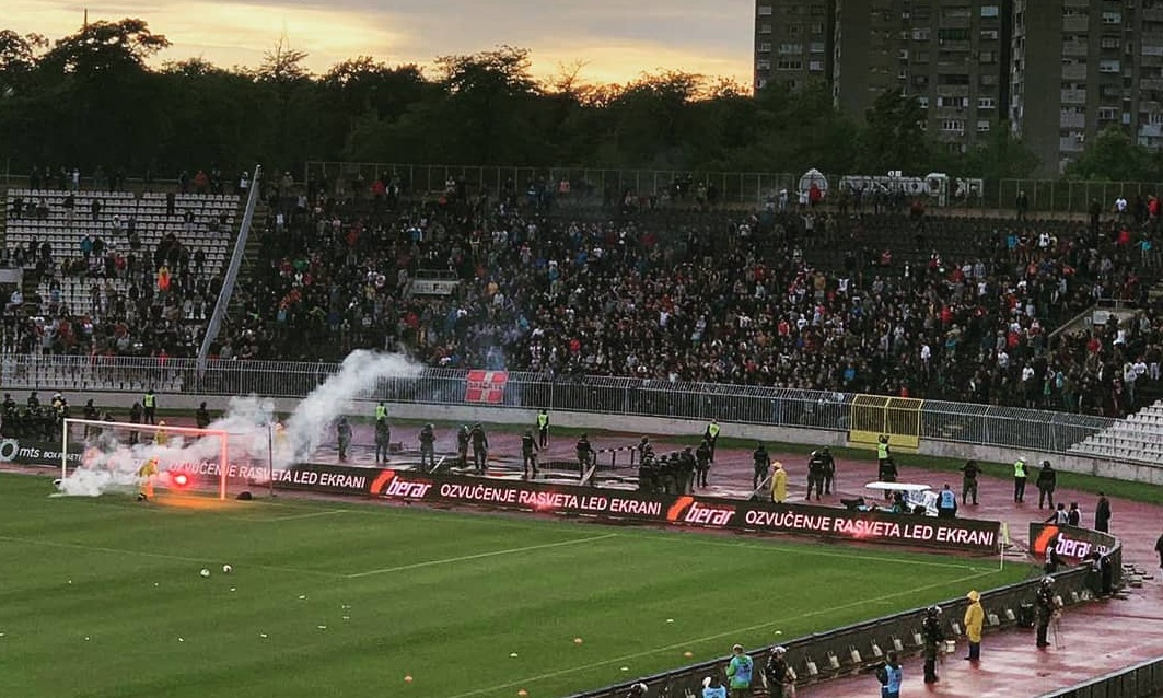 Ούτε ο κορονοίός δεν τους πτοεί: 20.000 οπαδοί σε ντέρμπι (video+photos)