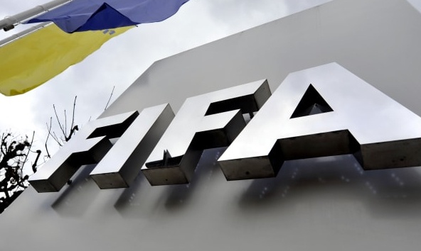 FIFA: Τρεις ομάδες σε μια σεζόν λόγω κορονοϊού