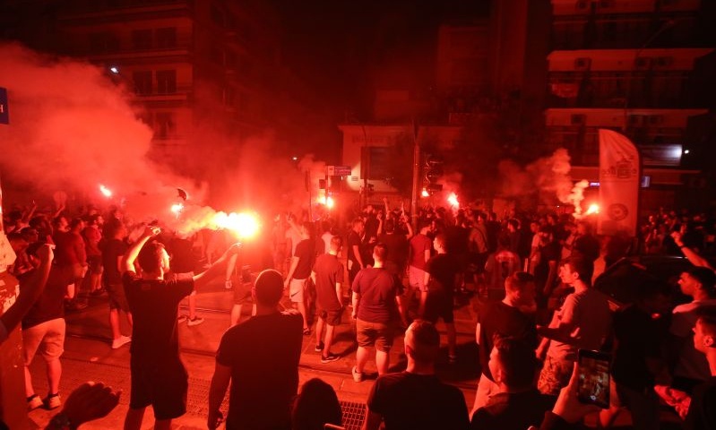 Ολυμπιακός: Στους δρόμους για το 45ο πρωτάθλημα οι οπαδοί (photos)