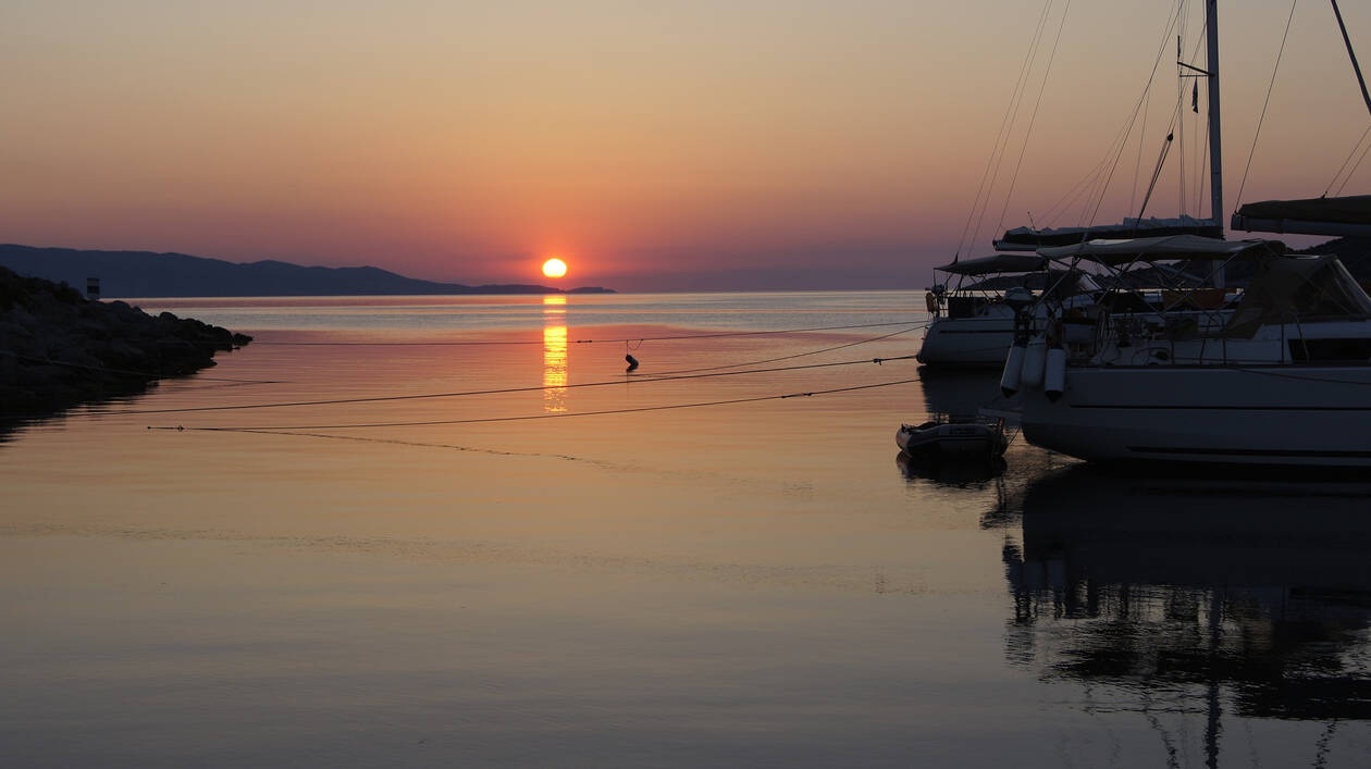 Το «μοντέλο» των Σπετσών: Πώς κατάφερε να πετύχει αύξηση στις διανυκτερεύσεις