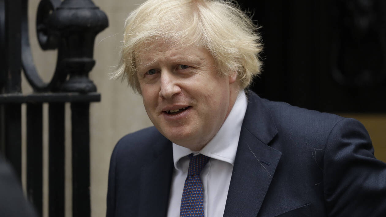 «Ρωτήστε τον ίδιο»: Ο Τζόνσον αρνείται να απαντήσει για το ταξίδι του πατέρα του στο Πήλιο