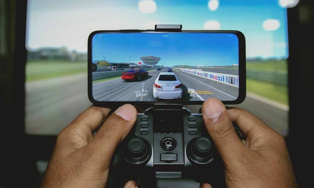 Αν δείτε άγνωστο με παλιά κονσόλα απέναντι από το αμάξι σας, υπάρχει κίνδυνος (photos)