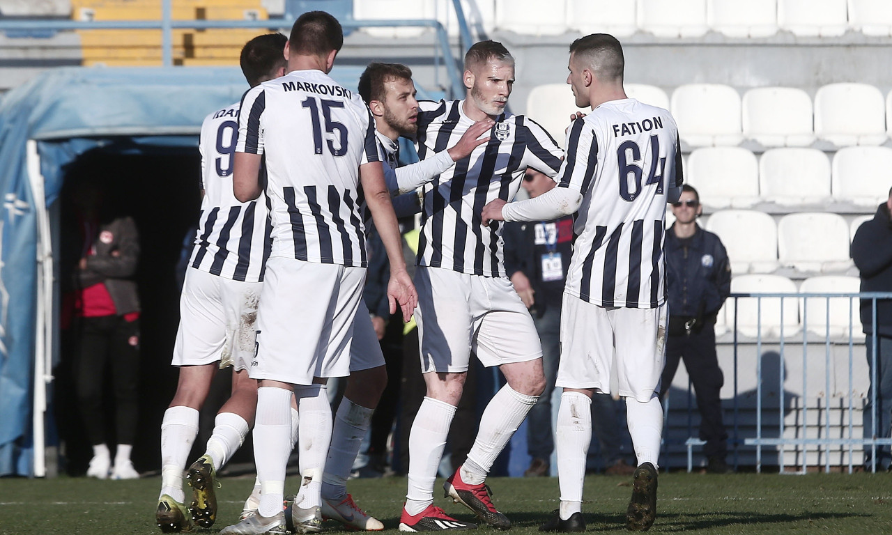 Απόλλων Σμύρνης: Μια δεκάδα παικτών στην έξοδο