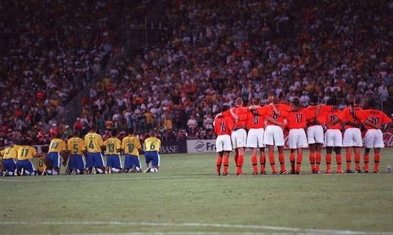 Βραζιλία - Ολλανδία: Γκολ και... ξύλο με πρόκριση στη «ρωσική ρουλέτα»! (photos+video)