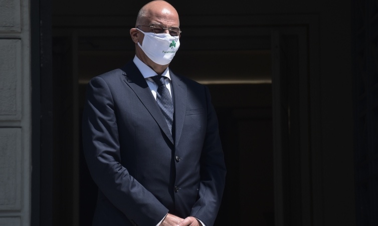 Η εξήγηση του Δένδια για την μάσκα του Παναθηναϊκού και η ατάκα για Ολυμπιακό