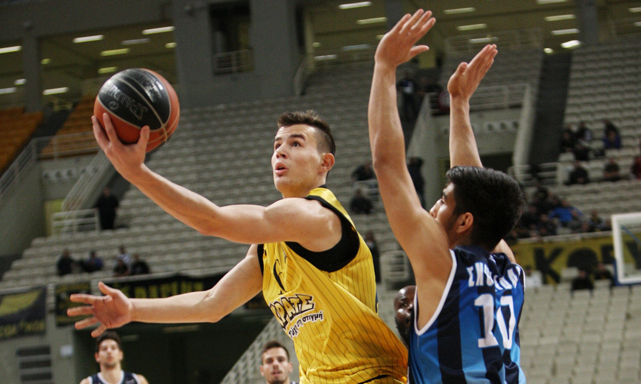 Ελεύθερος από την ΑΕΚ ο Αγραβάνης, στο στόχαστρο του Κολοσσού