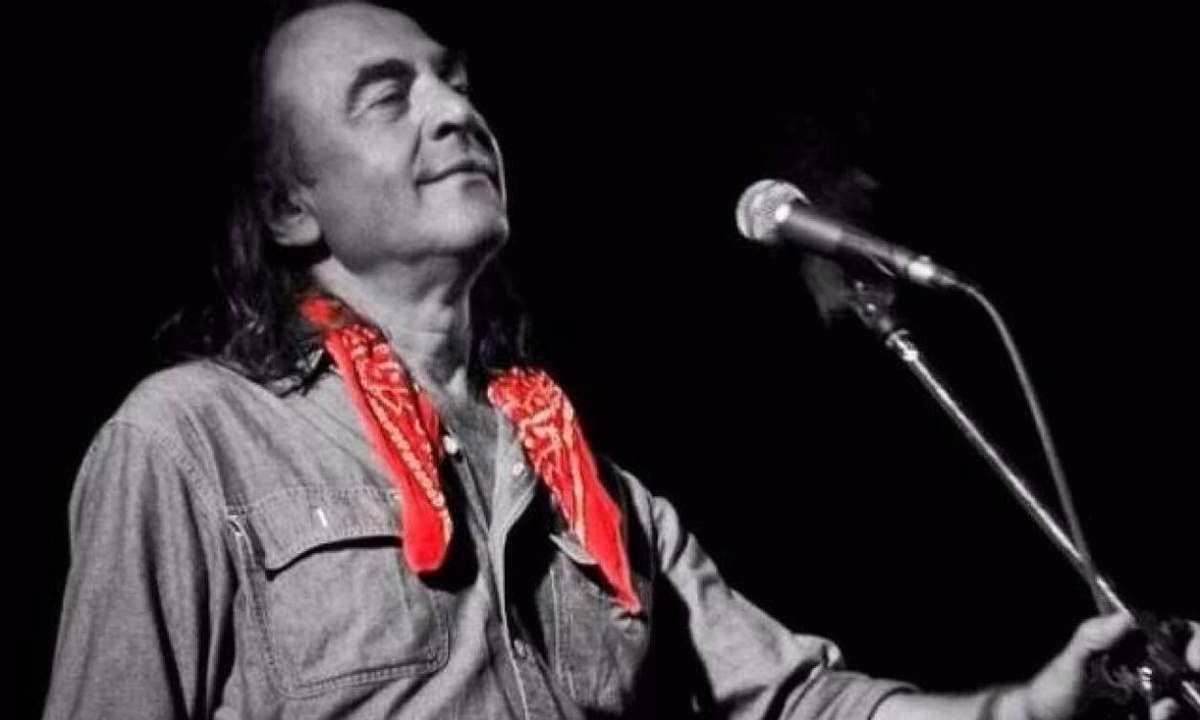 «Αύγουστος»: Η ιστορία πίσω από το τραγούδι - Για ποια γράφτηκε ο «ύμνος» των ερωτευμένων