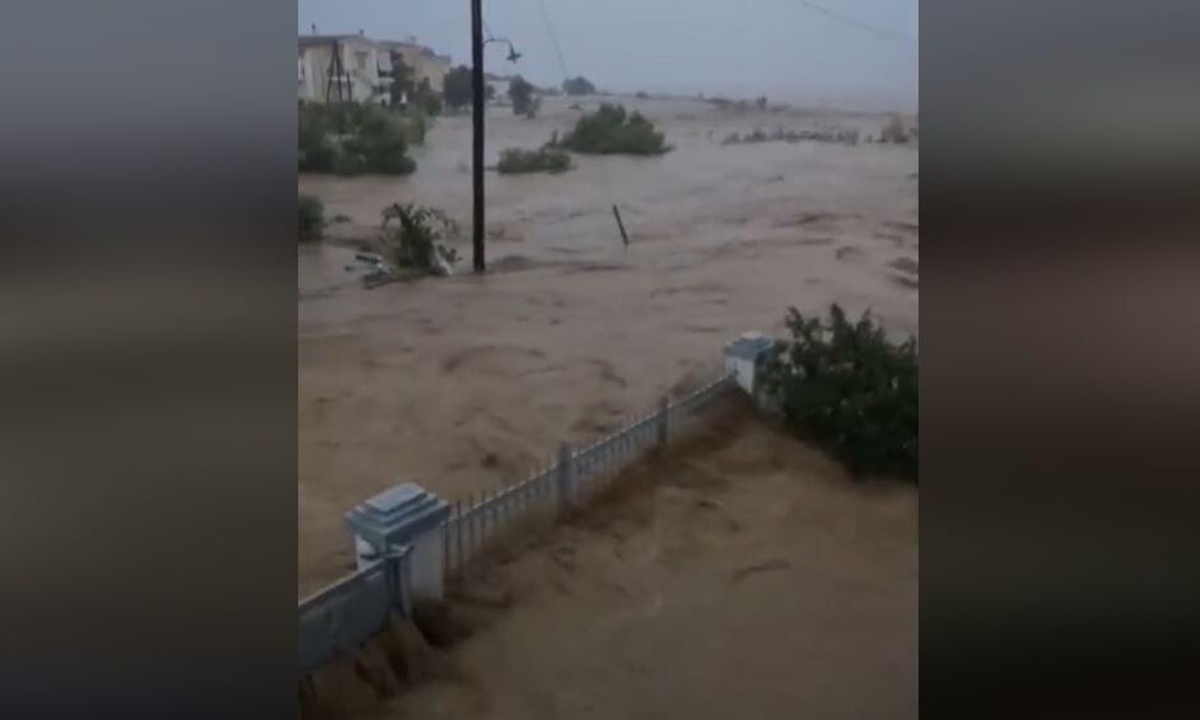 «Μόνο ο Θεός μπορεί να μας σώσει»! Συγκλονιστικά βίντεο απ' τη Θεομηνία στο Μπούρτζι