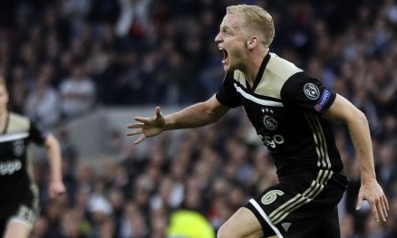 Το μυθικό «αντίο» του Άγιαξ στον Ντε Μπέεκ (video)