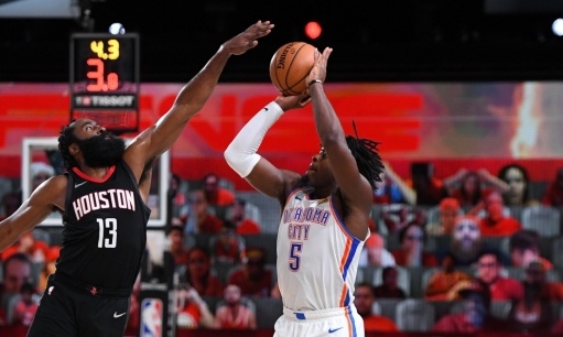 NBA: Με… άμυνα του Χάρντεν, πρόκριση για Ρόκετς (video)