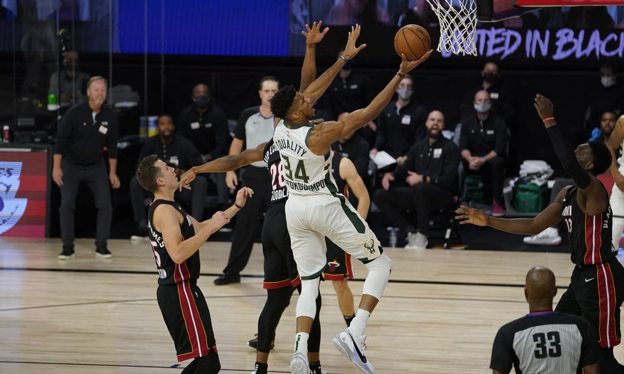 Μπακς: Κανονικά ο Αντετοκούνμπο στο Game 4 με τους Χιτ (video)