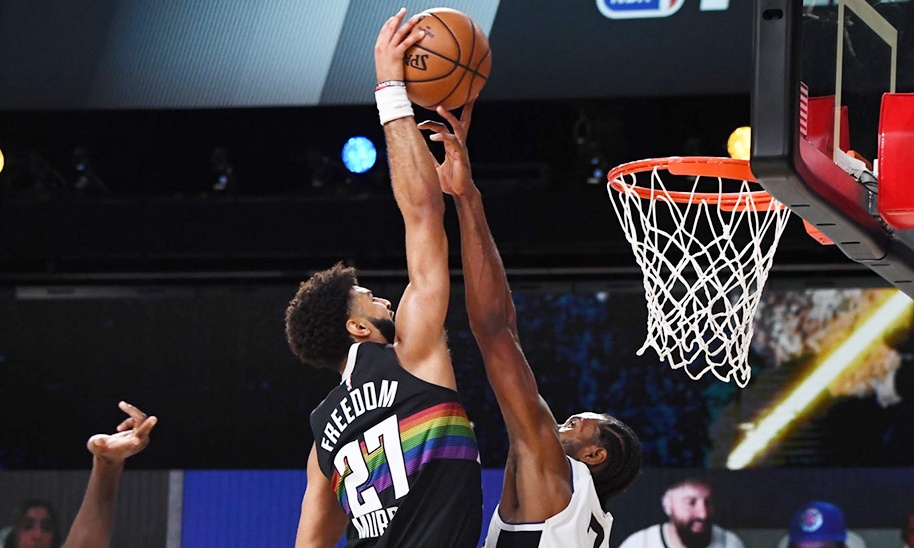 NBA: Η τάπα του Λέοναρντ με... το μεσαίο δάχτυλο (video+photos)