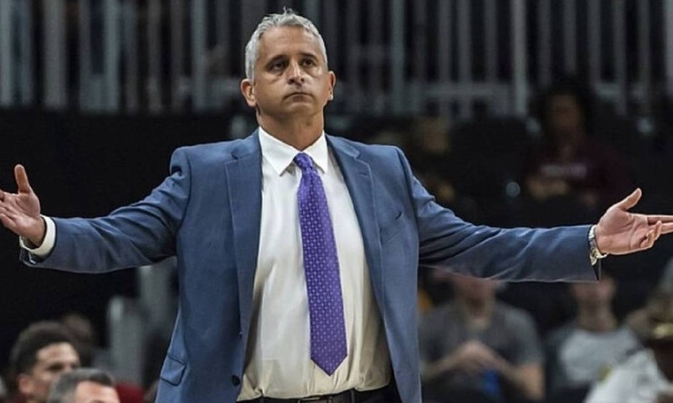 Απίστευτο σκηνικό: Ο Κοκόσκοφ ξύπνησε τον βοηθό του εν μέσω αγώνα (video)