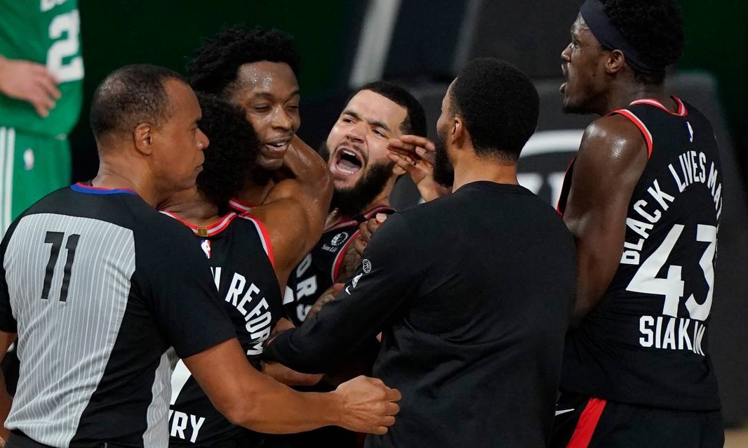 NBA: Μεγάλη ένταση ανάμεσα σε Ράπτορς και Σέλτικς (video)