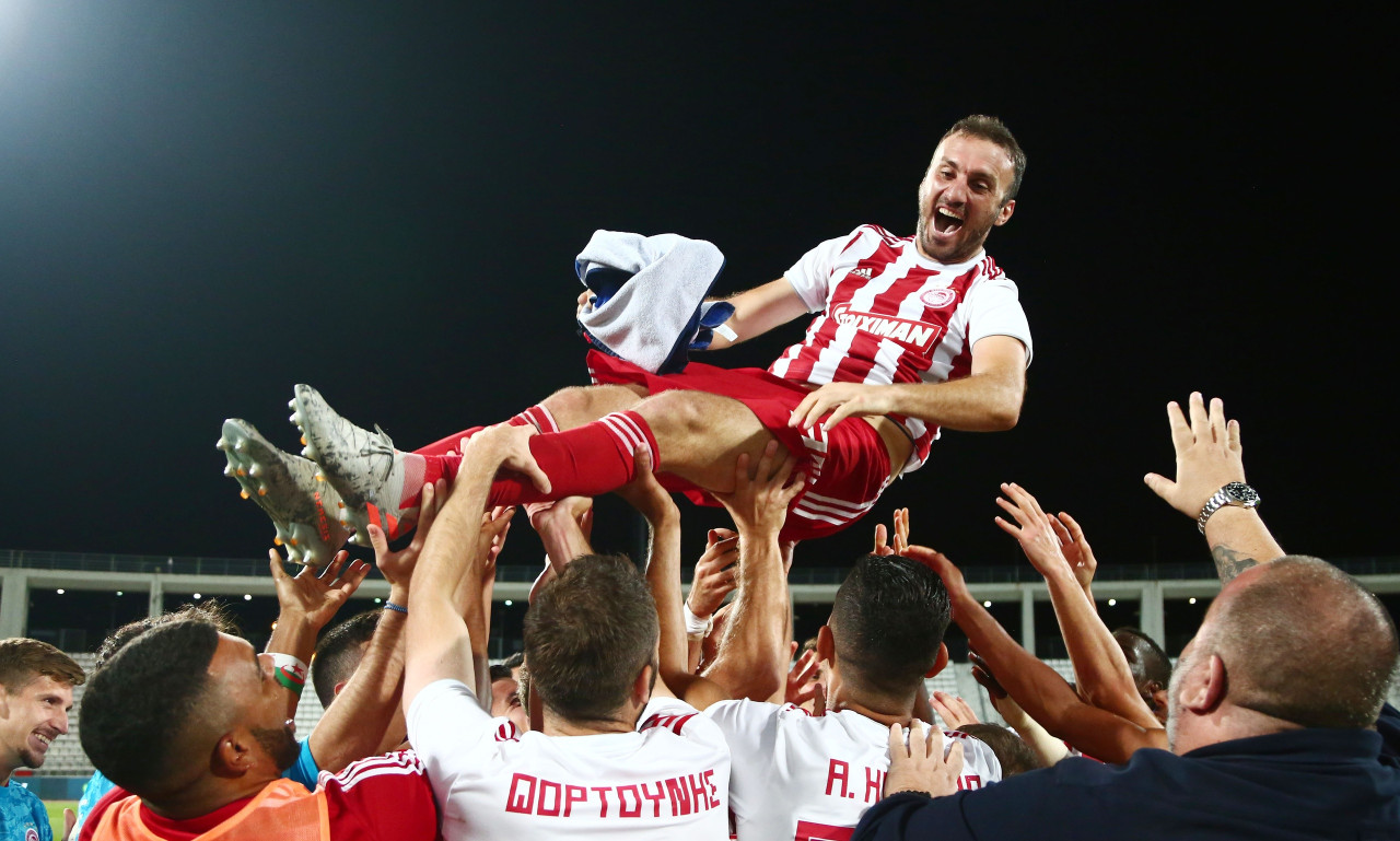 ΑΕΚ-Ολυμπιακός: Σήκωσαν στον αέρα τον Τοροσίδη (video+photos)