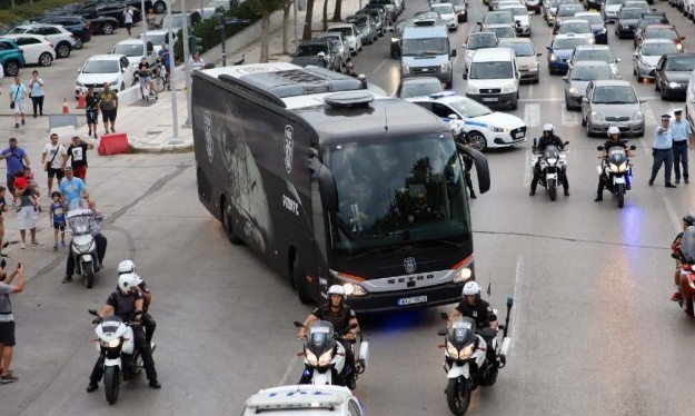 ΠΑΟΚ-Μπενφίκα: Έκαναν... Τούμπα το Μακεδονία Παλάς - Χαμός και τρέλα στους δρόμους (video)