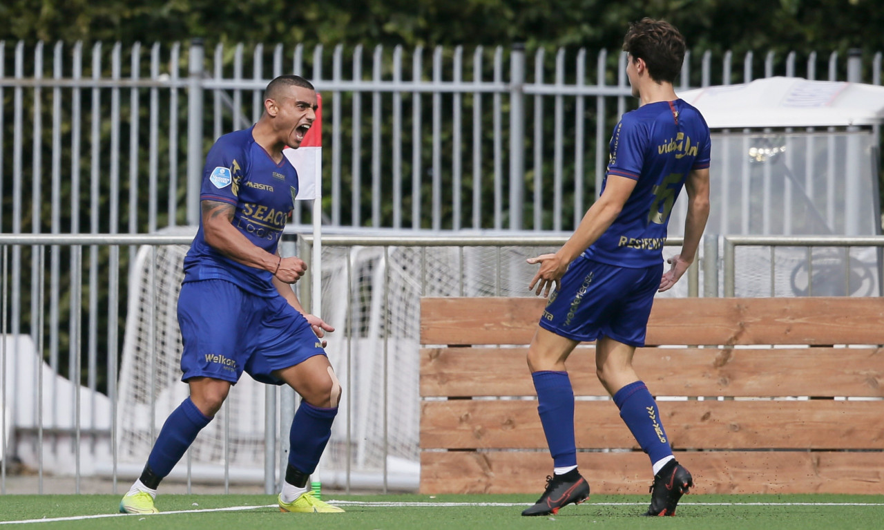 Κέρασμα με… σουβλάκια στον Γιακουμάκη από τη Φένλο για το χατ τρικ!