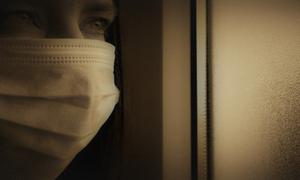 Sirina: Δίνει δωρεάν μάσκες φτιαγμένες από εσώρουχα πρωταγωνιστριών (pic)