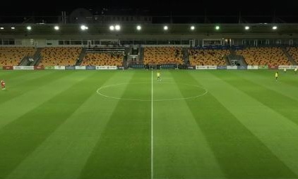 Μυθικά πράγματα στο Europa League: Λάμπα έσπασε και έπεσε στον πάγκο ομάδας (video+photos)