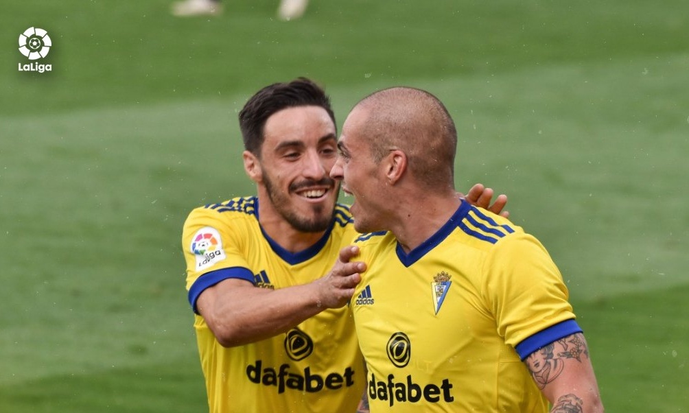 La Liga: Η Κάντιθ «πλήγωσε» την Ουέσκα στο ντεμπούτο του Σιόβα (videos)