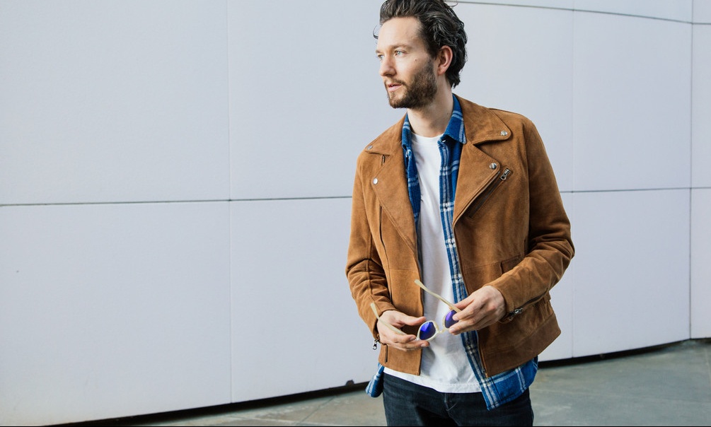 Το σουέντ τζάκετ είναι ρούχο για αρχόντους