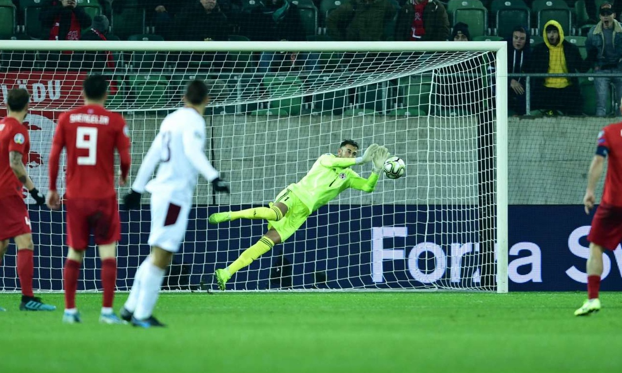 Σάλος στην Κύπρο με πρώην του ΟΦΗ - Έκανε... νόημα στο πέναλτι και άναψε «φωτιές»