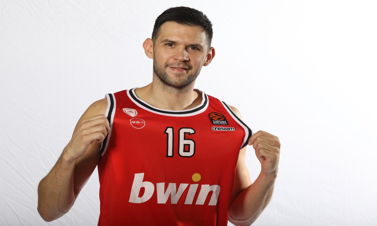 Ολυμπιακός: Το σχόλιο του Παπανικολάου για την ανανέωση