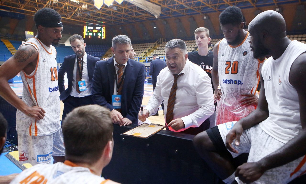 Γιατράς: «Να μην πάρουν τα μυαλά μας αέρα» (video)