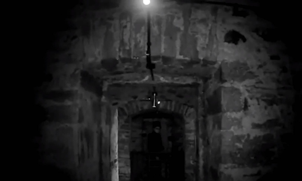 Ανατριχίλα: Έστησαν κάμερα σε κελί που είχε κρεμαστεί μάγισσα - Δείτε τι κατέγραψαν