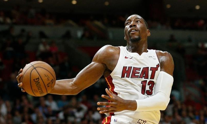 Αντεμπάγιο λαμπρός τους οδηγεί (vid)