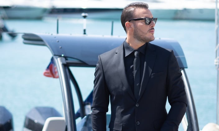Ο Σάκης Αρσενίου «παίρνει πίσω την αγάπη» και μας δείχνει τον τρόπο!