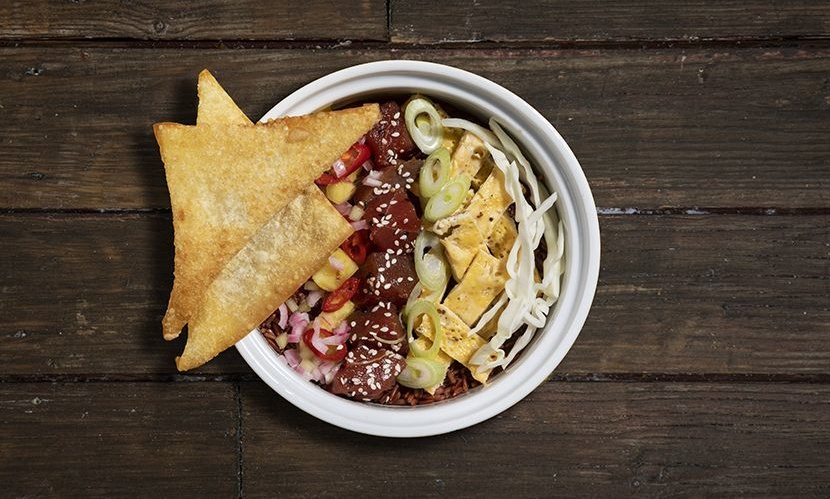 Άκης Πετρετζίκης: Poke bowl με φρέσκο τόνο