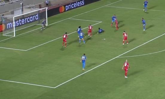 Ομόνοια-Ολυμπιακός: Απίστευτο... τσαφ ο Μπα, σωτήριο τάκλιν ο Σεμέδο (video)