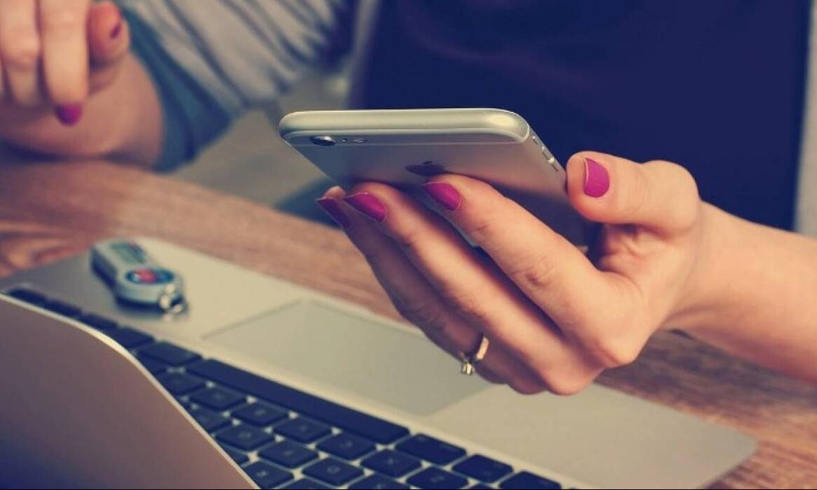 Απάτη από e-shop: Πωλούσε κινητά τηλέφωνα και δεν τα παρέδιδε ποτέ