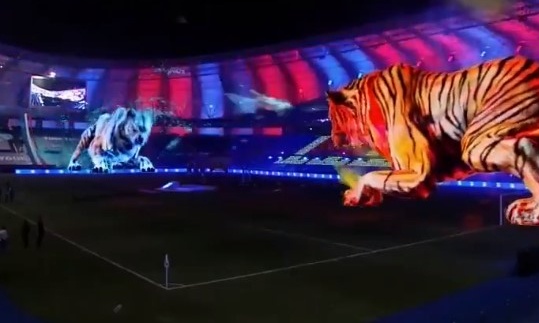 Ομάδα παρέδωσε μαθήματα με μυθικό σόου σε φιέστα πρωταθλήματος (videos+photos)