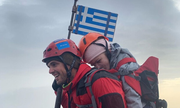 Μην ανεβάσεις την Ελευθερία στον Όλυμπο, ανέβασε την όμως στο… πεζοδρόμιο!